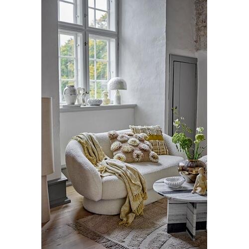 Pagalvėlė su gėlių dekoracijomis 3