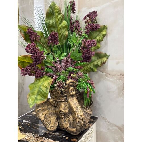 Dirbtinių gėlių kompozicija