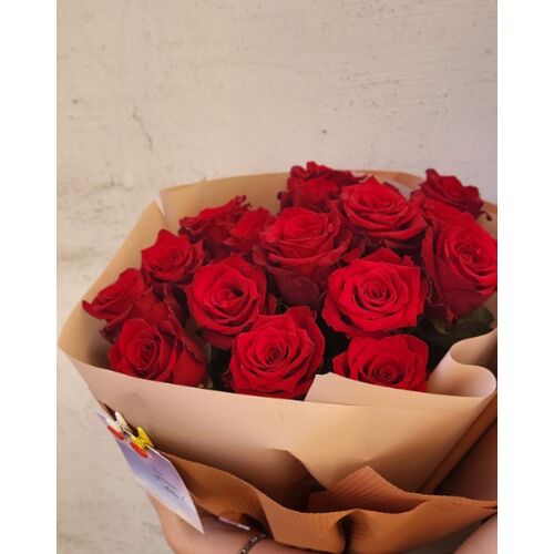 Raudonų rožių puokštė 1