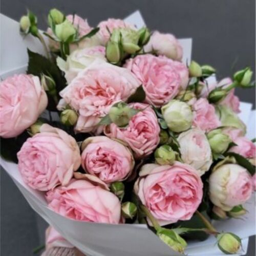 Romantinė gėlių puokštė