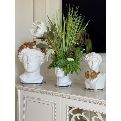 Dirbtinių gėlių kompozicija 1