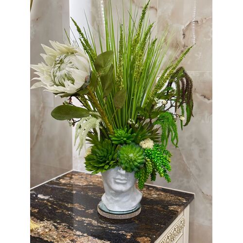 Dirbtinių gėlių kompozicija