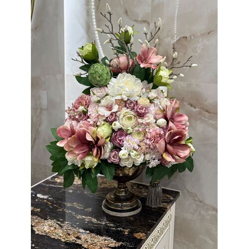 Dirbtinių gėlių kompozicija 1