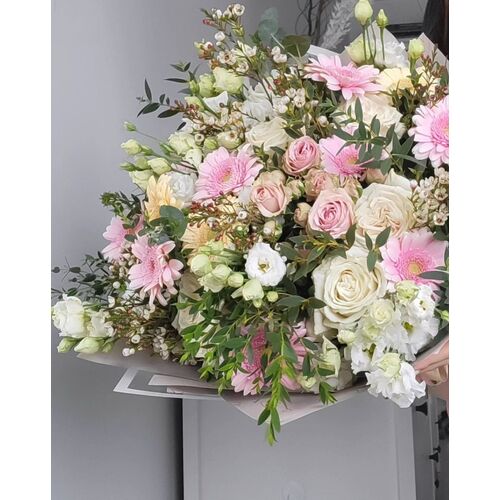 Gėlių puokštė "Šviesūs linkėjimai" 1