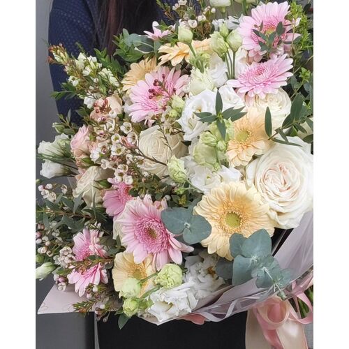 Gėlių puokštė "Šviesūs linkėjimai" 2