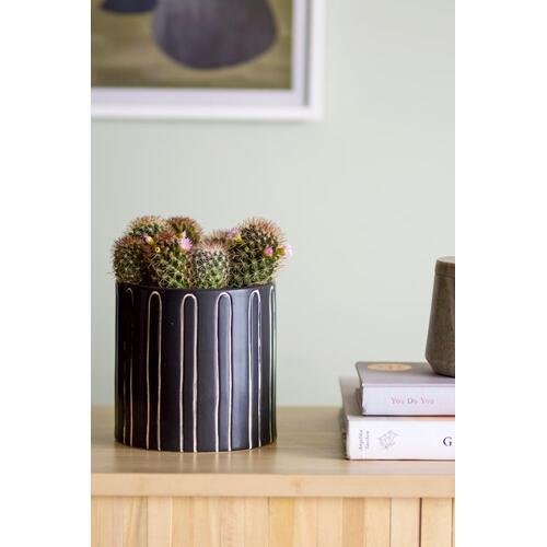 Juodas dryžuotas vazonas 1