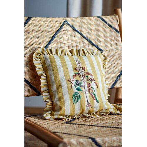 Siuvinėta pagalvėlė su augalo dekoracija 2